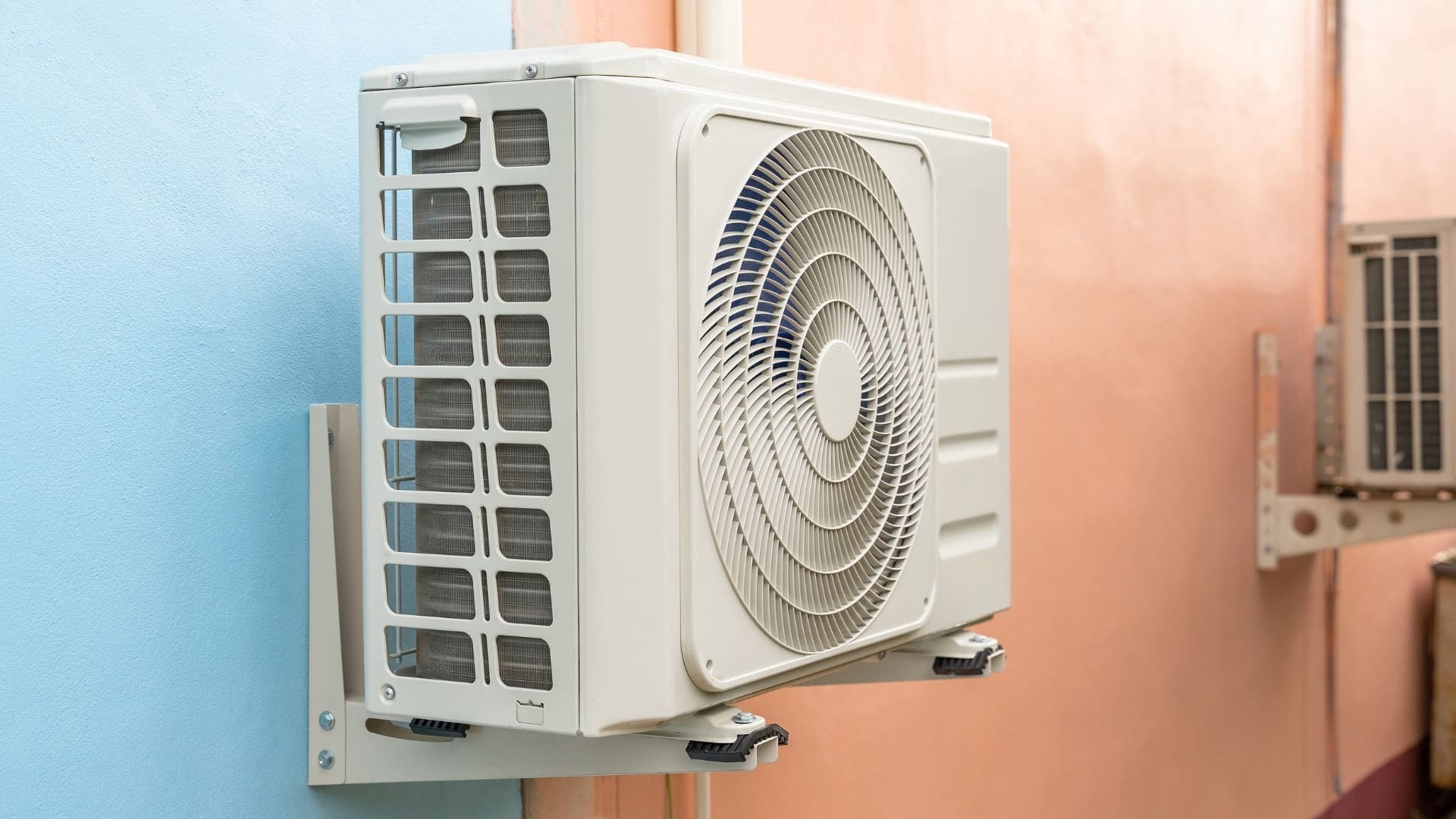 Ductless mini split HVAC systems