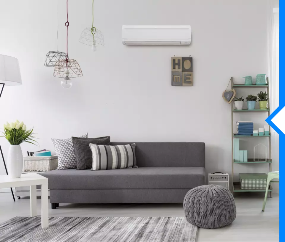 A room with an air conditioner